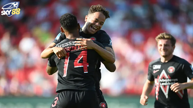 Suc Manh Va Phong Do Cua Hibernian Vs Midtjylland
